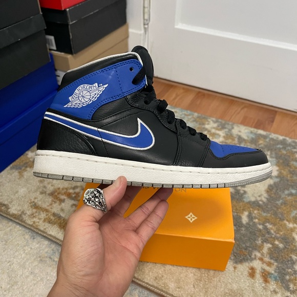 EUC Men’s Size 9 (Euro Size 42.5) Jordan 1 Retro Mid Sneakers In Game Royal Blue - Picture 8 of 14